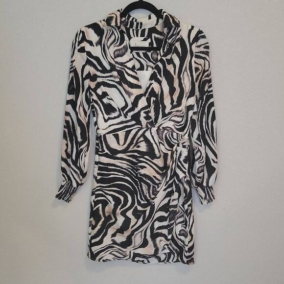 Anthropologie Graphic Print Mini Wrap Dress Size 0 - Picture 4 of 12